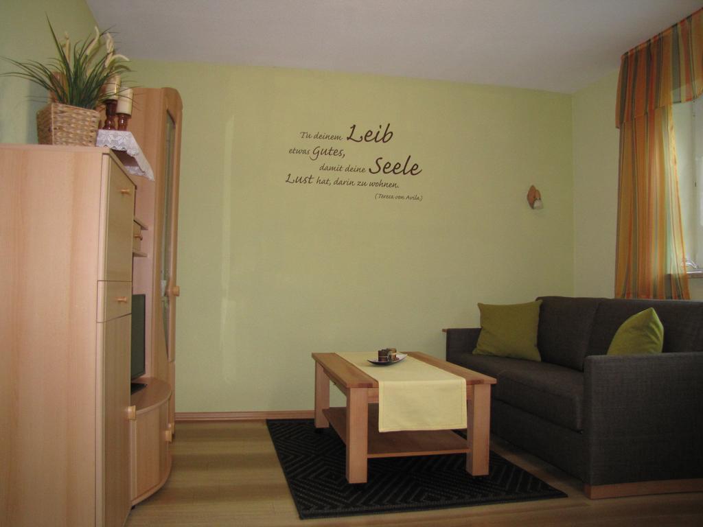 Stollenklause Apartment Hormersdorf  Phòng bức ảnh